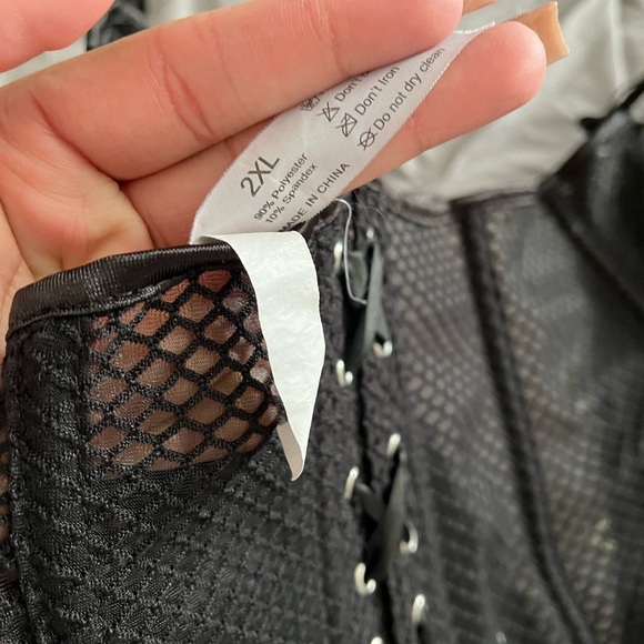 Black Corset - Picture 5 of 5